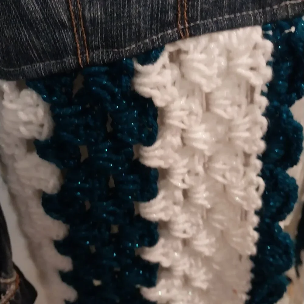 3248 Size Large Faded Glory Upcycled Jean Jacket With Crochet Trim In Dark Teal - Picture 5 of 9